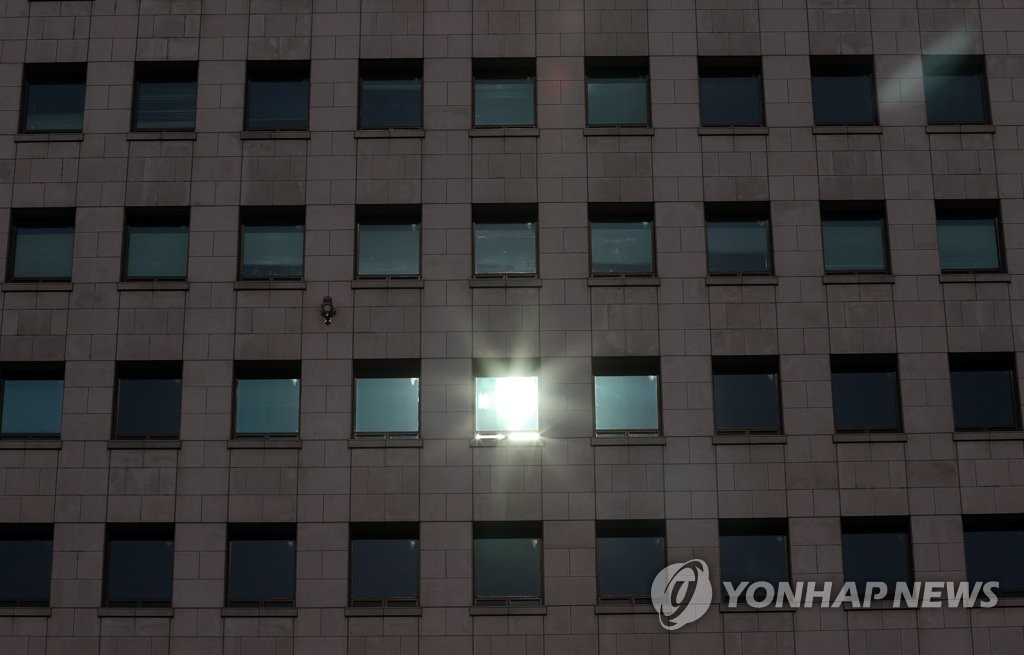 징계위 전초전…尹, 대검 감찰부 흔들며 秋 압박 공세