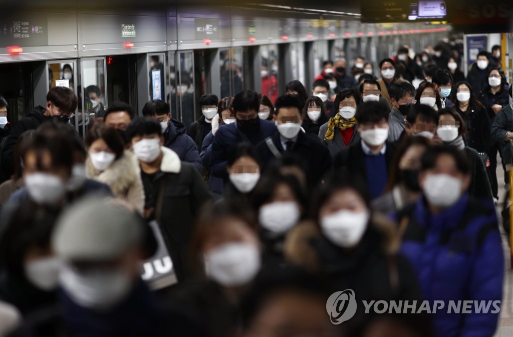 타이밍 놓친 거리두기와 멈춤, 감염 확산 못 막았다