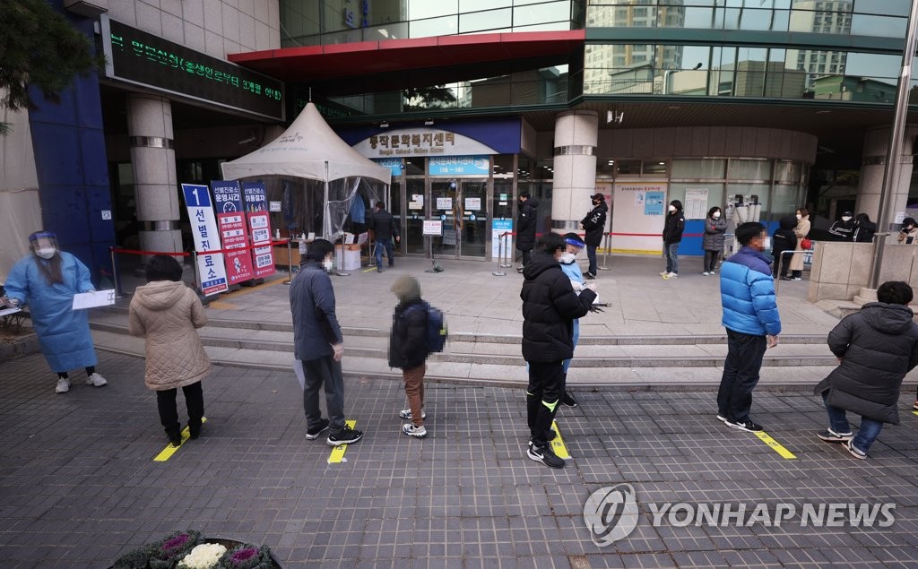 술마시며 카드치는 이태원 홀덤펍 집단감염 비상…일상감염 확산(종합2보)