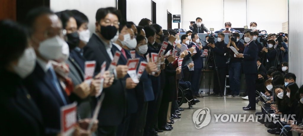 5·18왜곡처벌법 소위 통과…野, 공수처법 안건조정위 신청