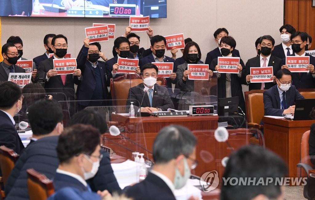 "시끄럽게 해서"…與 '개혁입법' 속도전 과정서 실수 연발