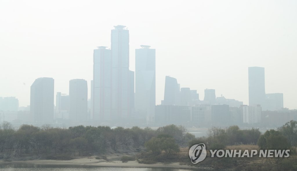 [내일날씨] 추위 풀리자 미세먼지 기승…중부·제주 밤비