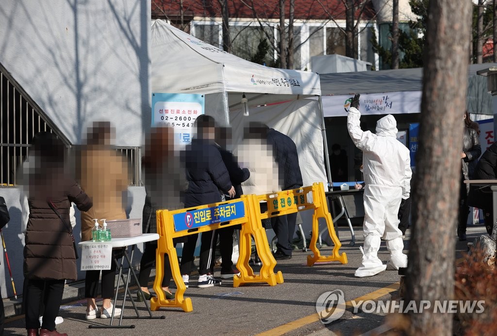 1000명 육박 현실화에 두려움…3단계 가능성에 "못 버텨"