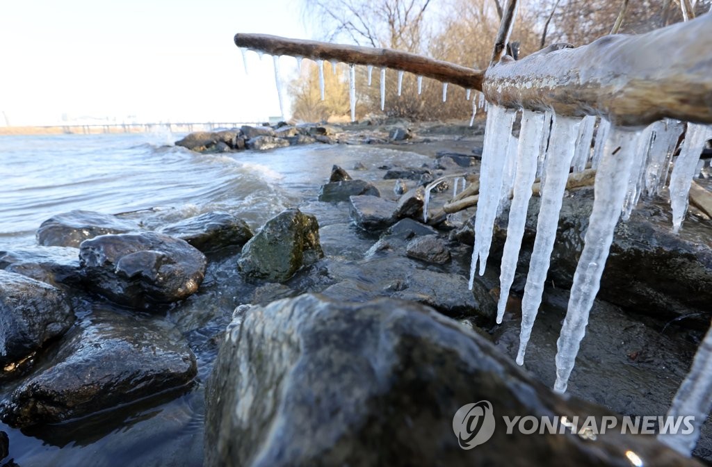 '출근길 꽁꽁' 내륙 한파특보…호남·제주 내일까지 눈