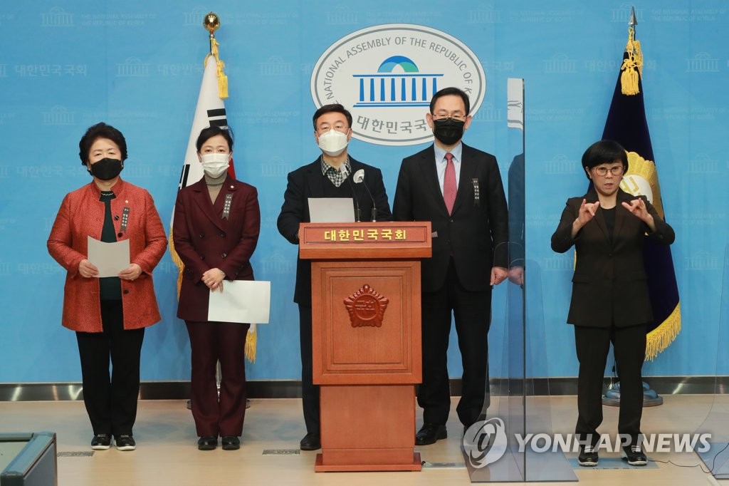 국민의힘 "1월부터 접종해야…'범정부 백신구매단' 만들자"