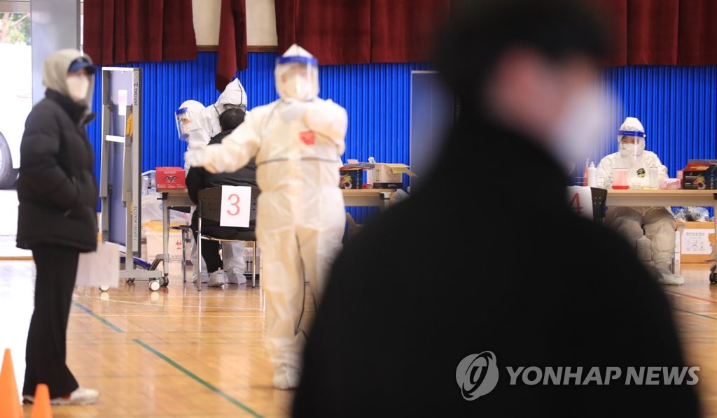 제주 학원강사 발 코로나19 집단 감염 '비상'…10개교 시험 연기