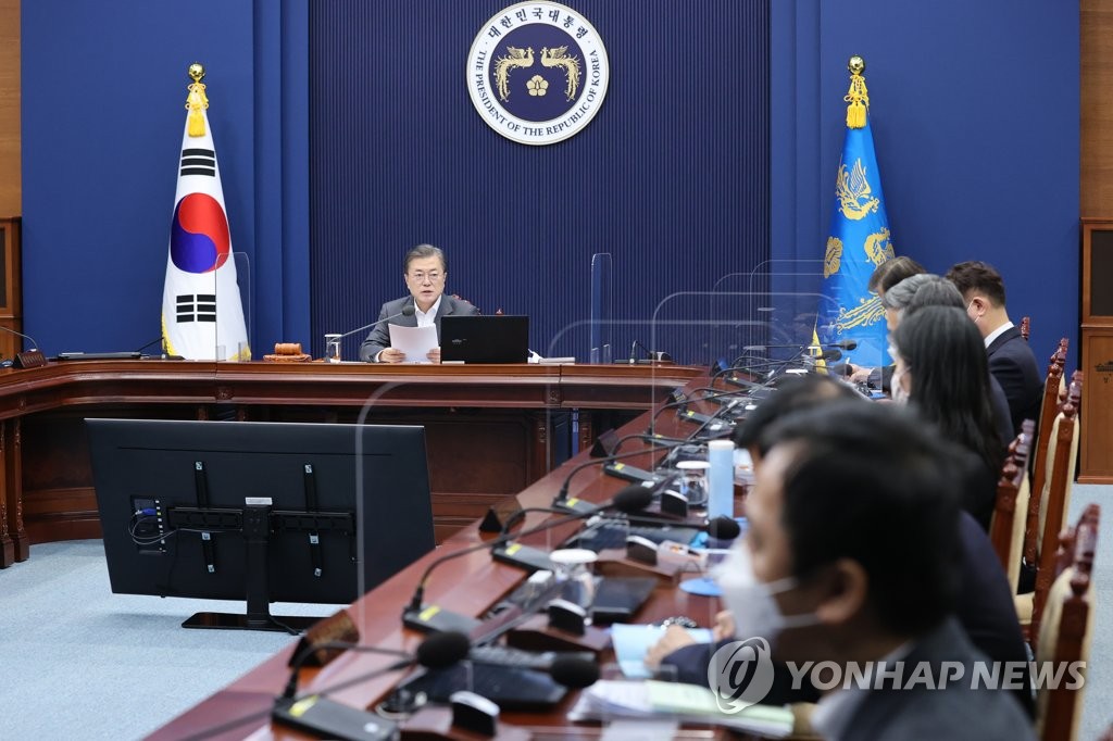 문대통령 "朴 국정농단 없었을 것"…'공수처 비판론' 일축