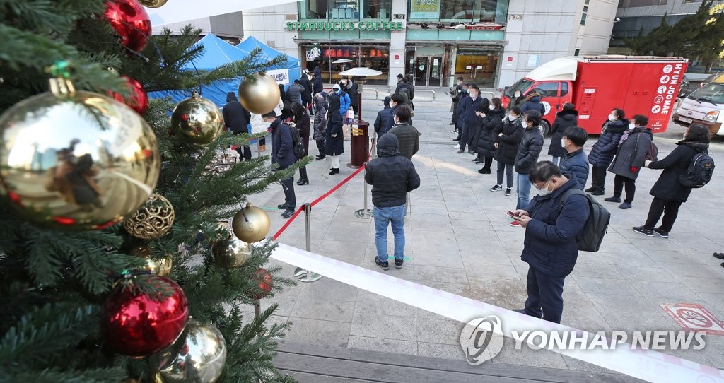 오후 10시까지 915명 신규확진…내일 다시 1000명 안팎 나올듯