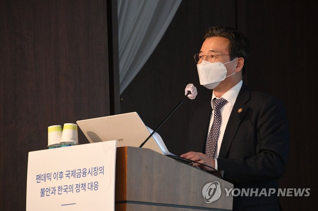 기재차관 "비은행권 금융기관 건전성 확보 방안 조만간 발표"