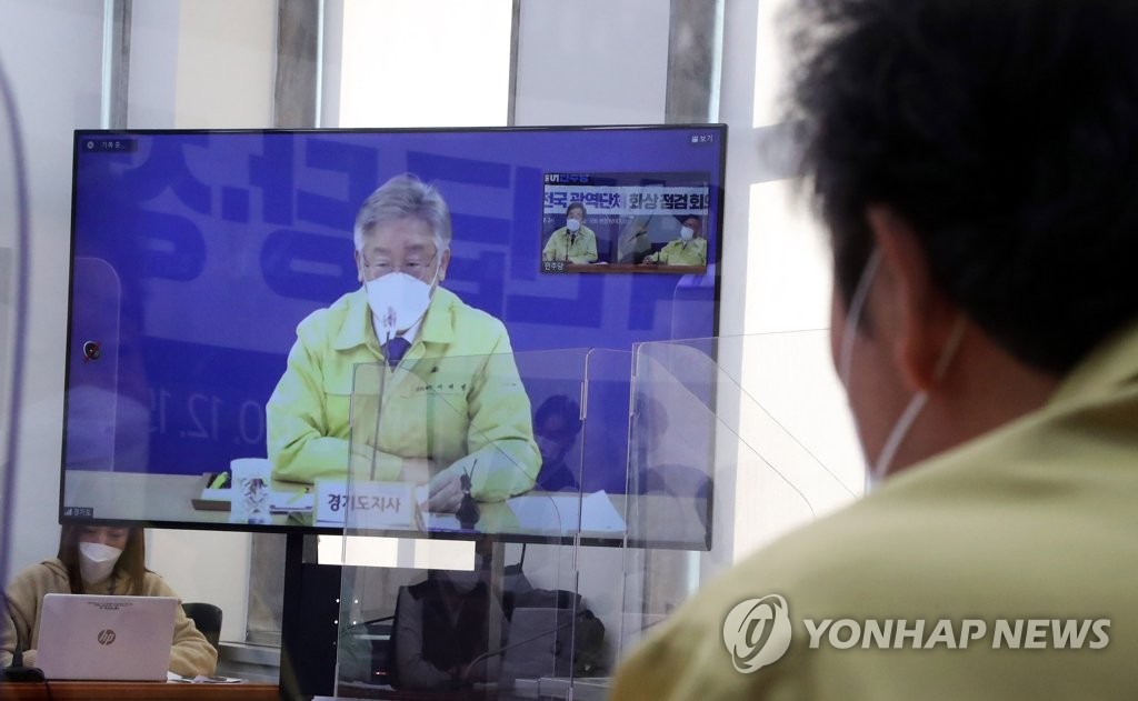 나란히 검찰개혁 깃발…당심 모으는 이낙연, 침묵 깬 이재명