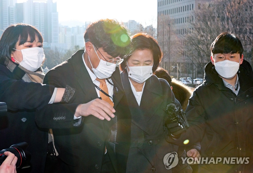 '정직 처분' 윤석열 정시 출근…"징계 확정까지 평소대로 업무"