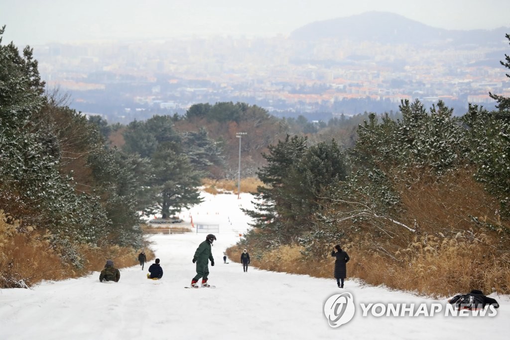 한파 다소 누그러지면서 밤부터 눈 소식…"빙판길 조심"