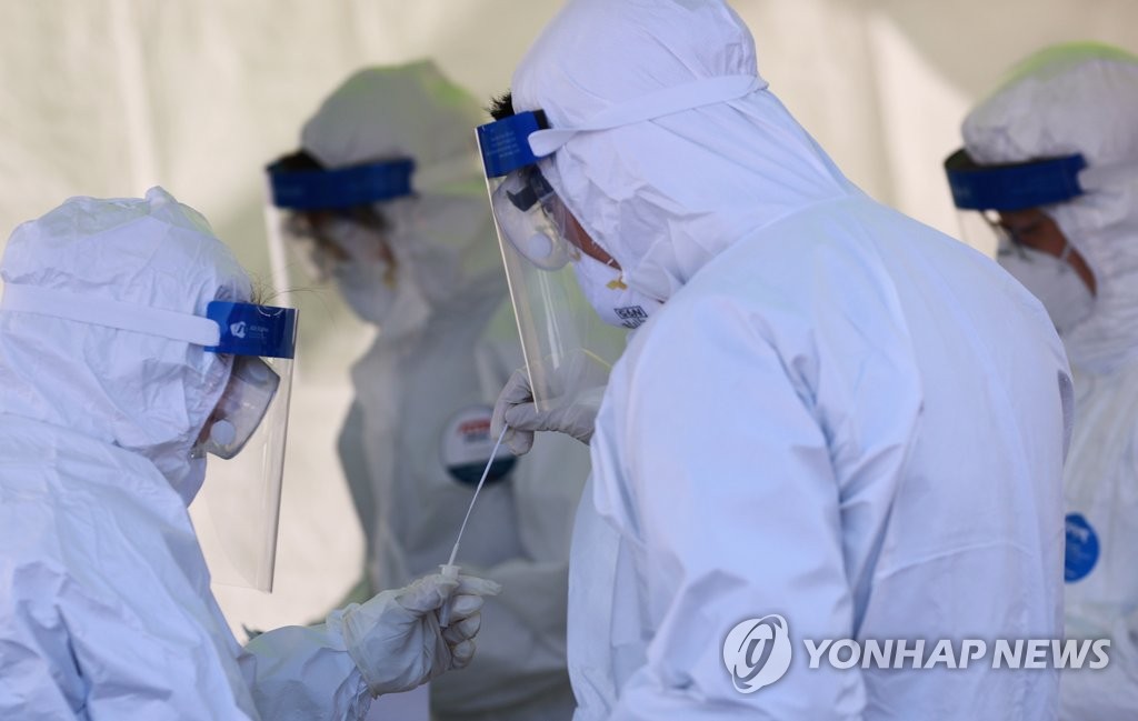 '운동부 집단감염' 수원시 고교, 거리두기 지침 어기고 훈련