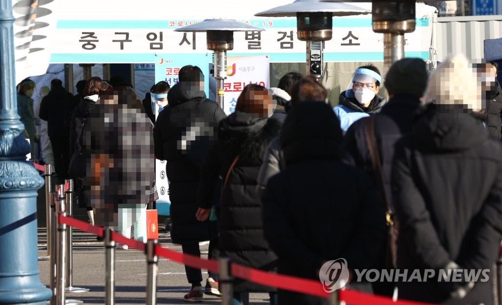 "3단계 격상 핵심은 방역통제망 상실-의료체계 붕괴…아직 아냐"