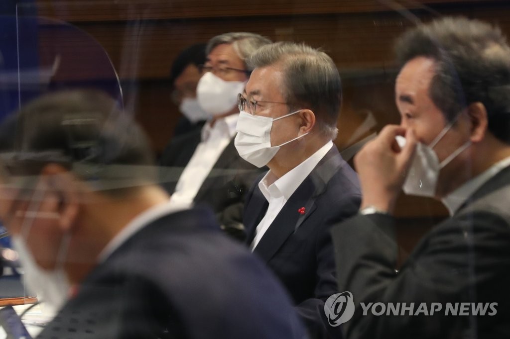 문대통령 "2021년에 경제 대전환…코로나 극복이 시작"(종합)