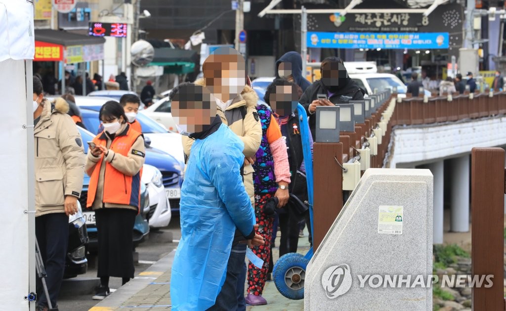 제주도, 이달 확진자 1만5천건 코로나 검사…집단감염으로 급증