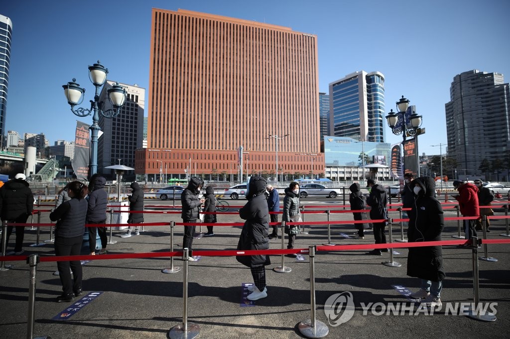 [2보] 코로나19 어제 926명 신규확진, 엿새만에 1천명 아래…휴일 영향