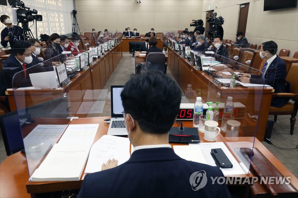 권덕철 "지금은 방역을 더 우선해야…백신확보에 소홀한것 아냐"(종합)