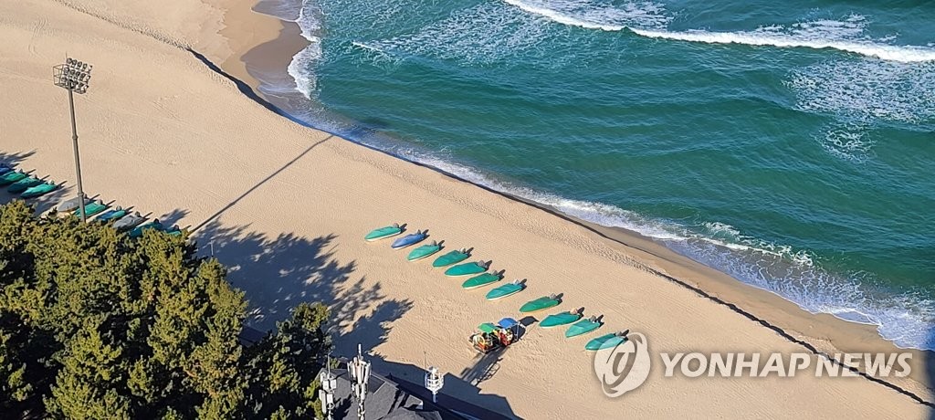 조용하고 차분한 성탄절…관광지 한산·코로나 검사 행렬 이어져(종합)