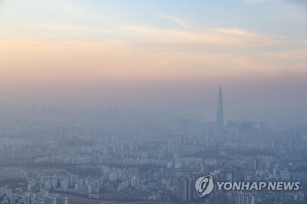 [날씨] 기온 오르면서 다시 미세먼지…남부·제주 비