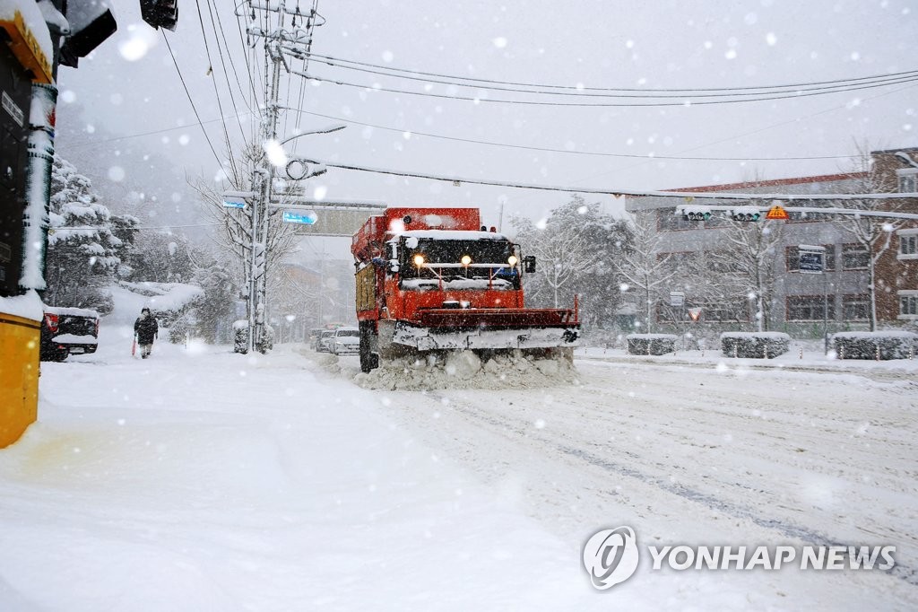 정읍 23㎝·부안 20㎝ 눈…전북 탐방로·도로·항로 통제