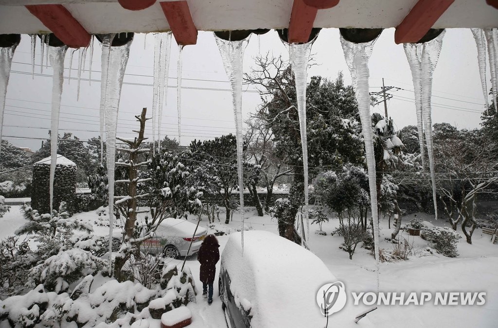 코로나·한파로 제주 송년분위기 꽁꽁 "새해 코로나 없길 소망"