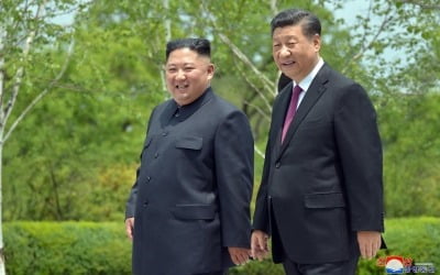 시진핑·푸틴, 北 김정은에 새해 연하장 보내…"내용은 비공개"