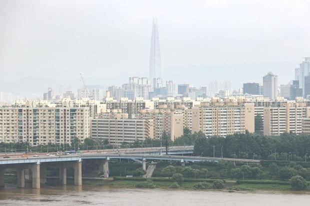 한강에서 바라본 강남 일대의 아파트들. 연합뉴스