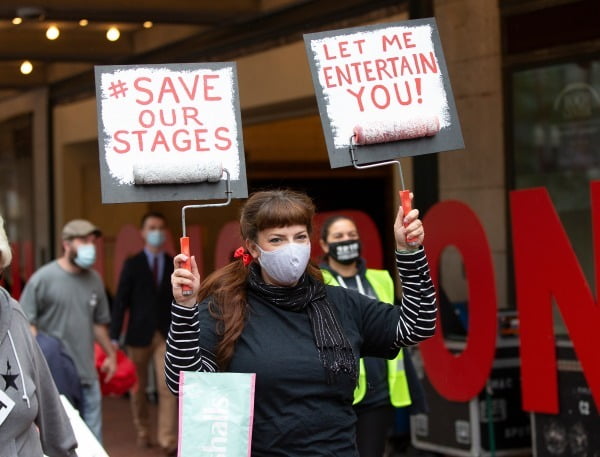 미국 매사추세츠주 보스턴의 공연업계 종사자들이 지난 10월 경제활동 재개 허용을 요구하는 시위에 나서고 있다. EPA연합뉴스
