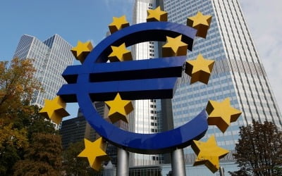 ECB, 기준금리 동결…코로나19 대응 채권매입 확대 [종합]