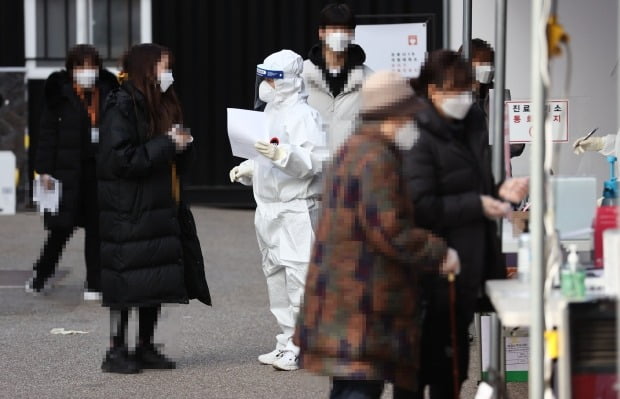 국내 신종 코로나바이러스 감염증(코로나19) 확산세가 지속하며 전국 곳곳에서 확진자가 속출했다./사진=연합뉴스