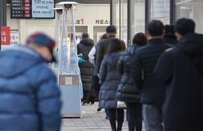 [속보] 경기 신규 확진자 160명…병상 가동률 90%대 육박