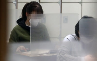 "수능 가림막 때문에 시험 망쳤어요"…수험생 불만 속출