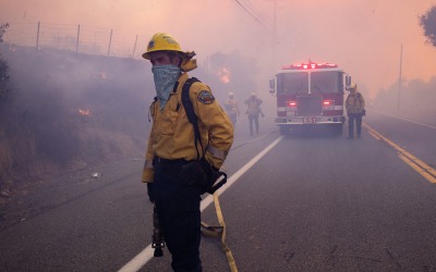 시속 113㎞ 강풍에 미 캘리포니아 남부 '불지옥' 재현