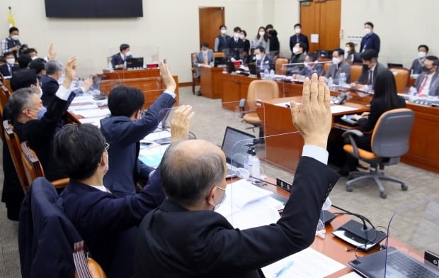 정무위, 거수표결로 사참위법,공정경제3법 안건 변경 상정. /사진=연합뉴스