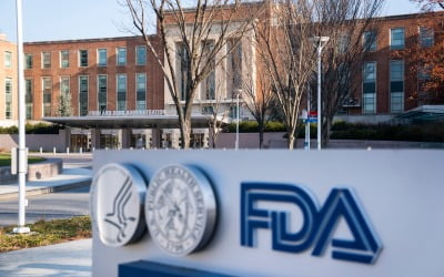 희망의 빛 보일까…美, 화이자 백신 긴급승인 FDA 자문위 회의 시작