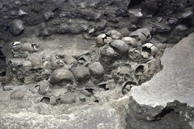 두개골 119개로 이뤄진 '기괴한 탑'…멕시코서 추가 발굴