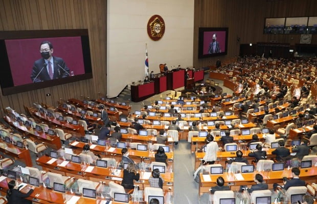 국민의힘 주호영 원내대표가 14일 오후 국회 본회의에서 대북 전단을 금지하는 남북관계발전에 관한 법률 일부개정안에 대해 반대하는 무제한 토론을 하고 있다. /사진=연합뉴스