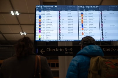 英 변종 코로나19 퍼지자…인도, 영국발 항공편 운항 중단