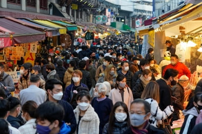 日 코로나19 신규 확진 3000명 또 돌파…인구 밀집 지역 '위험'