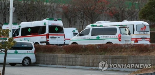 부산항 입항 외국선박, 필수선원 5명 빼고 전원 선내 격리한다