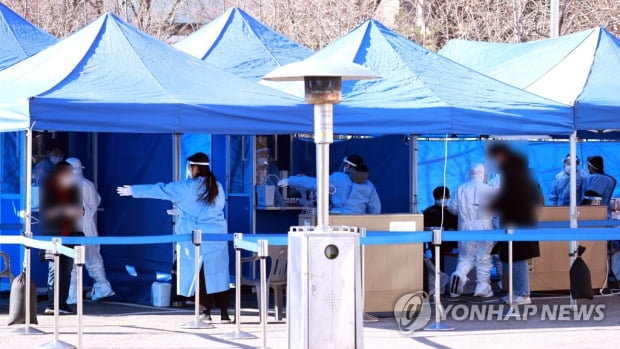 당국 "거리두기 효과 불충분…광범위 확산에 역학조사에도 무리"