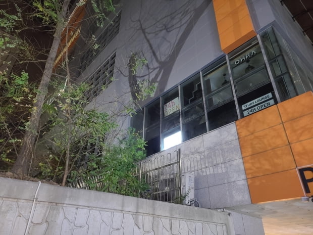 9시 되자 상점들 셧다운…'코로나 비상'에 불빛 꺼진 서울