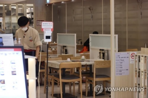 2.5단계 격상에 업주들 '절망·한숨'…시민들 "확산세 꺾이길"