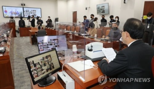野 "법무부 '민간인 김학의' 불법사찰…출국정보 뒤져"
