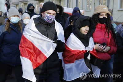 벨라루스서 18주째 '대선 불복' 시위…"300여 명 체포"