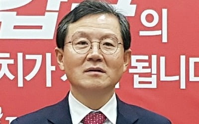 검찰, '라임 로비' 의혹 윤갑근 前고검장 구속영장 청구