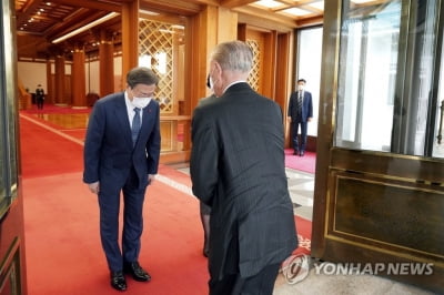 '세한도' 기증자 초청 문대통령 "코로나로 지친 국민에 큰힘"(종합)