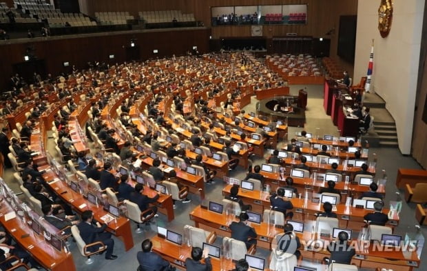 5·18 허위사실 유포하면 최대 징역 5년…왜곡처벌법 처리