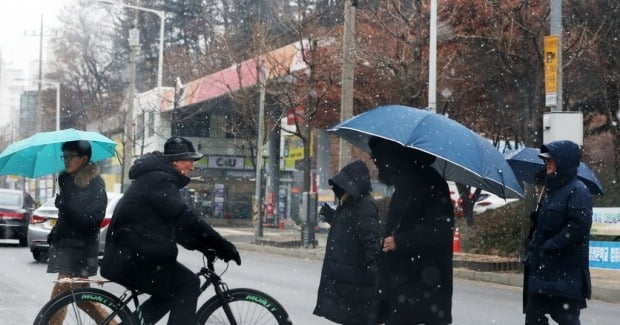 서울 올겨울 들어 첫눈…전국 곳곳에 눈이나 비 소식